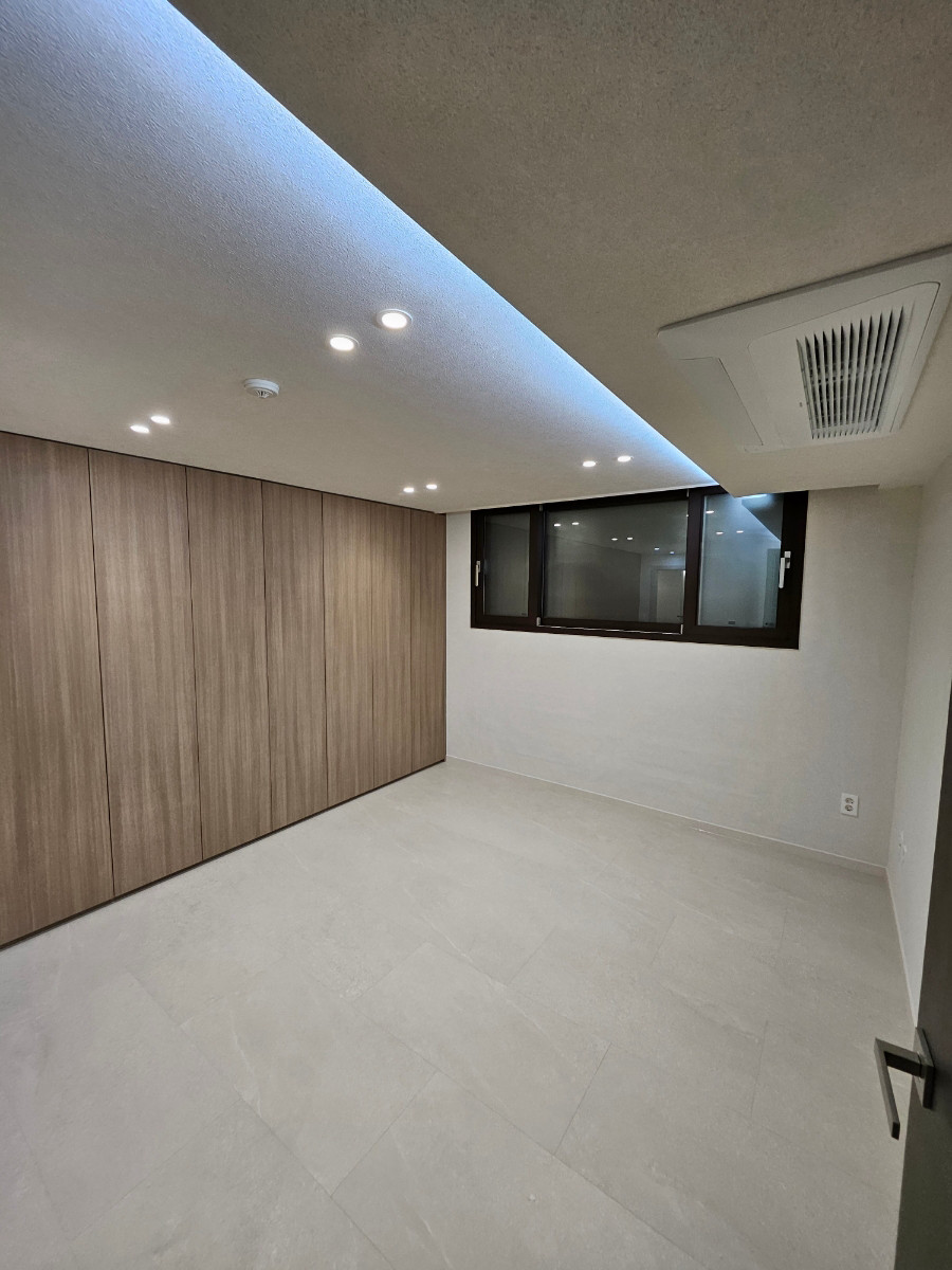 돈의문센트레빌 인테리어 · 시공 후 수납장 있는 방